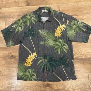 Tommy Bahama 100% Silk Shirt Mens Sz L Hawaiian Button Up Grey W/Green Floral
